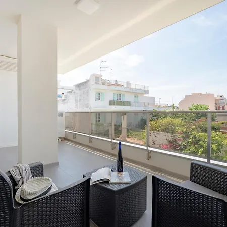 Guesthost - Brezza Marina Apartament *